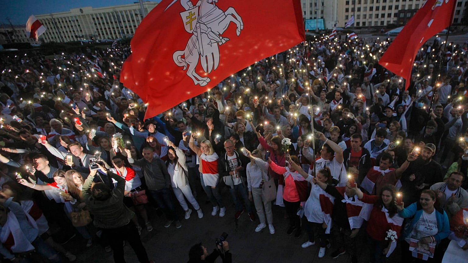 Miles de personas piden la celebración de nuevas elecciones en el corazón de Minsk