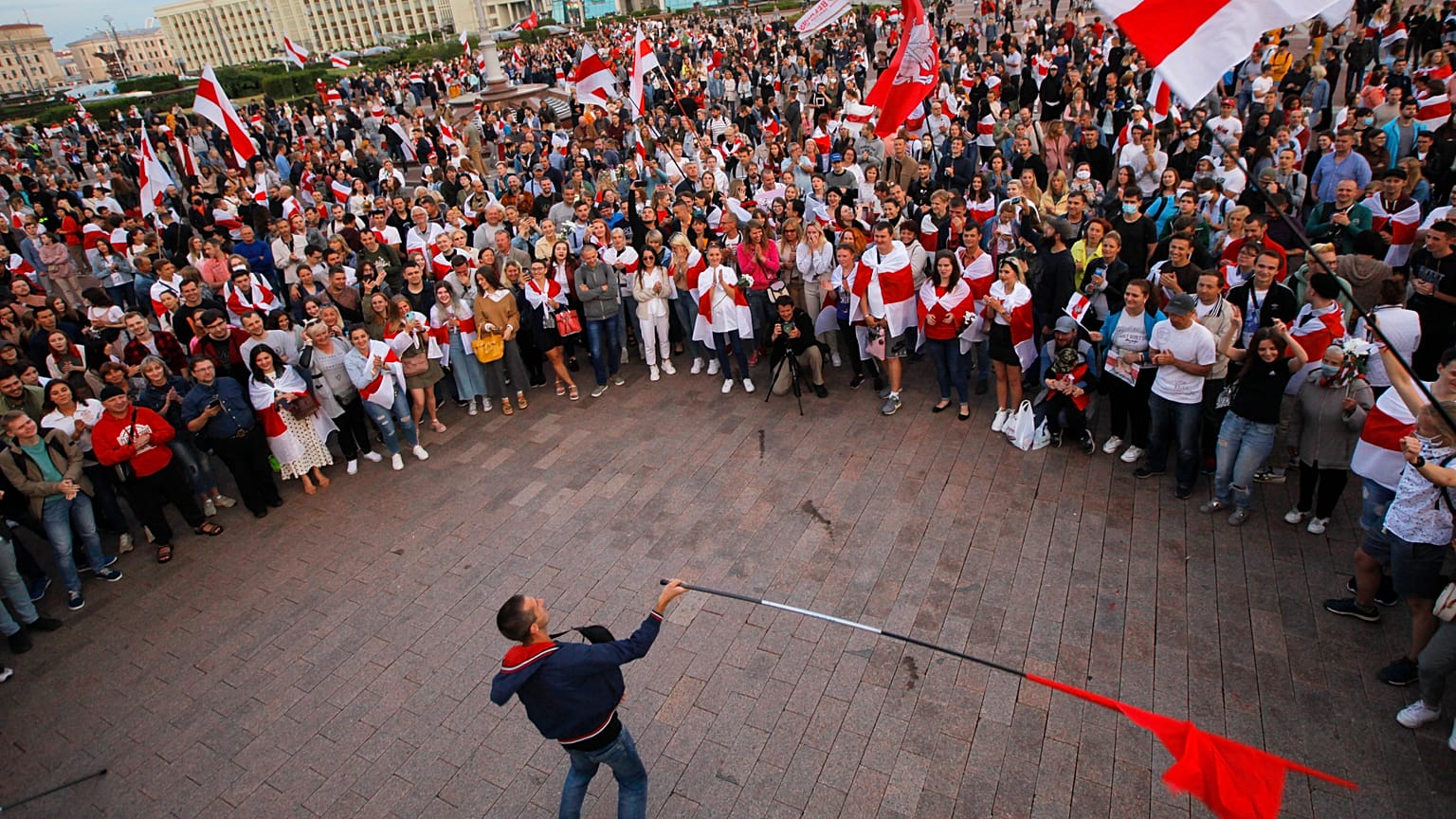 Bielorussia: 100mila in piazza contro Lukashenko