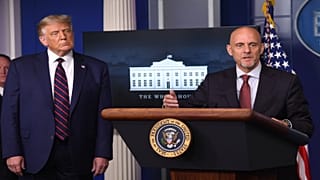 ABD Başkanı Trump ve FDA yetkilisi 