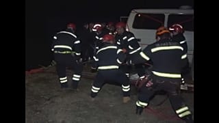 Спасательная операция на месте аварии.
