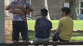 A menekültek közül sokan kiskorúak, kísérő nélkül.