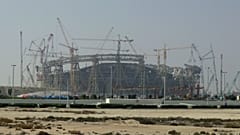 Göçmen işçi haklarını ihlal etmekle suçlanan Katar, FIFA Dünya Kupası 2022 hazırlıkları kapsamında ülkede yeni stadyumlar inşaa ediyor