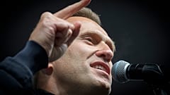 Tedavi için Almanya'ya getirilen Rus muhalif lider Aleksey Navalny