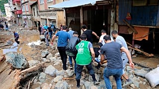 جاری شدن سیل در شمال ترکیه جان ۶ نفر را گرفت