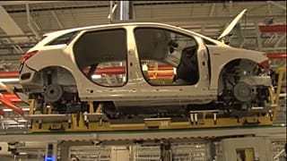 Készülő autó a Mercedes-Benz kecskeméti gyárában