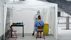Covid-teszt a berlini főpályaudvaron augusztus derekán