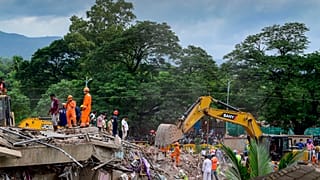 Un immeuble s'est effondré à Mahad, en Inde.