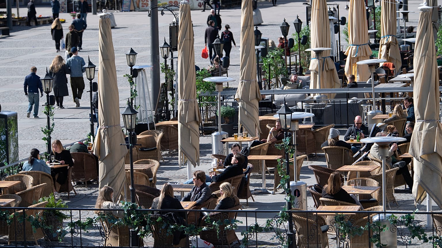 İsveç'in başkenti Stockholm'de bir kafe 