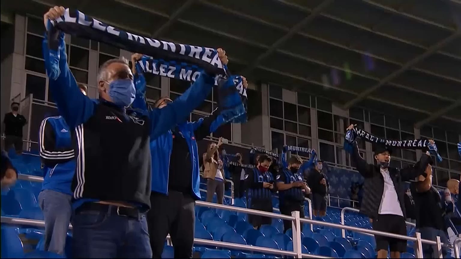 Adeptos assistem ao jogo entre Impact de Montreal e o Vancouver Whitecaps