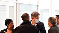 Riss, directeur de la publication de Charlie Hebdo, arrive au tribunal de Paris pour l'ouverture du procès des attentats de janvier 2015 à Paris