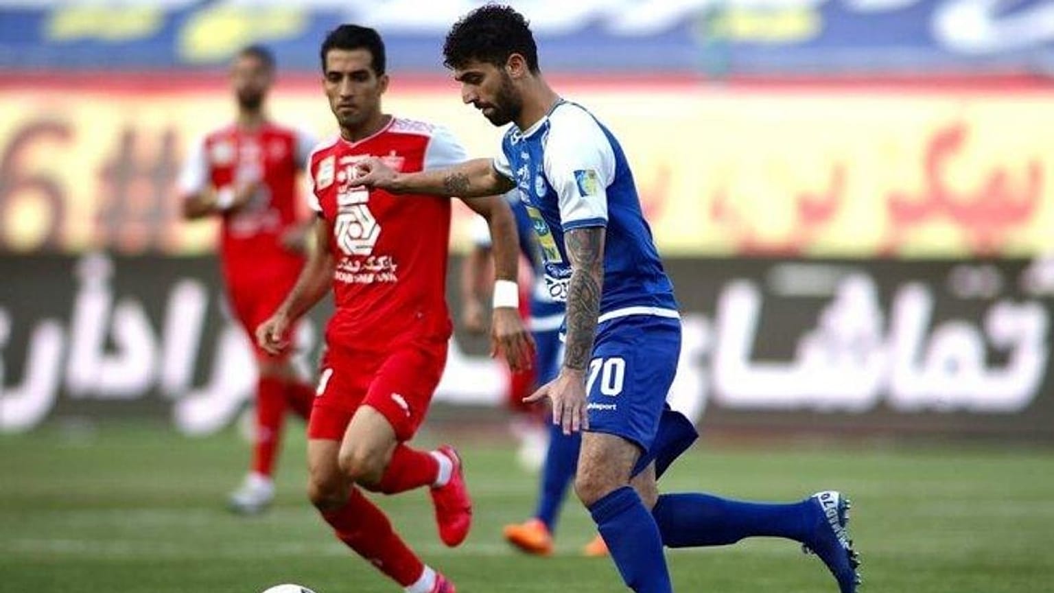 دیدار دو تیم پرسپولیس و استقلال در نیمه نهایی جام حذفی