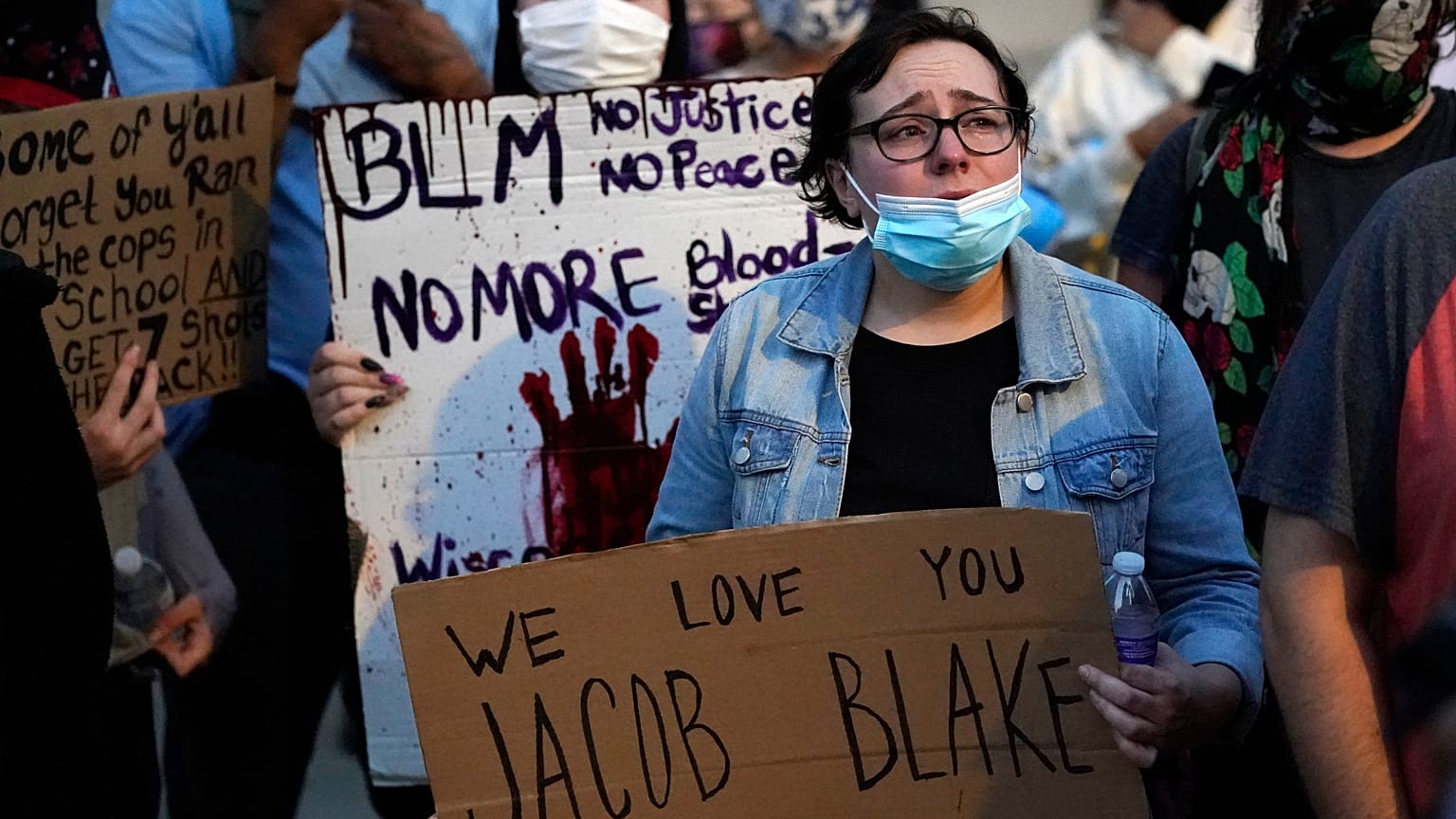 Manifestación del 25 de agosto de 2020 para protestar contra la violencia policial en Kenosha, Wisconsin.