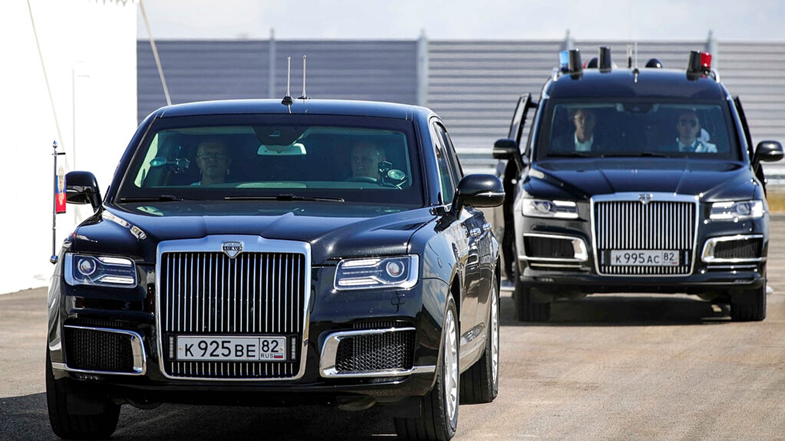 La parade de Vladimir Poutine en Crimée pour l'inauguration d'une nouvelle autoroute géante