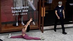 Una foto scattata fuori da un centro commerciale di Pechino il 2 luglio 2020