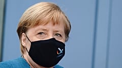 Maszkban érkezett Angela Merkel német kancellár nyári sajtóértekezletére