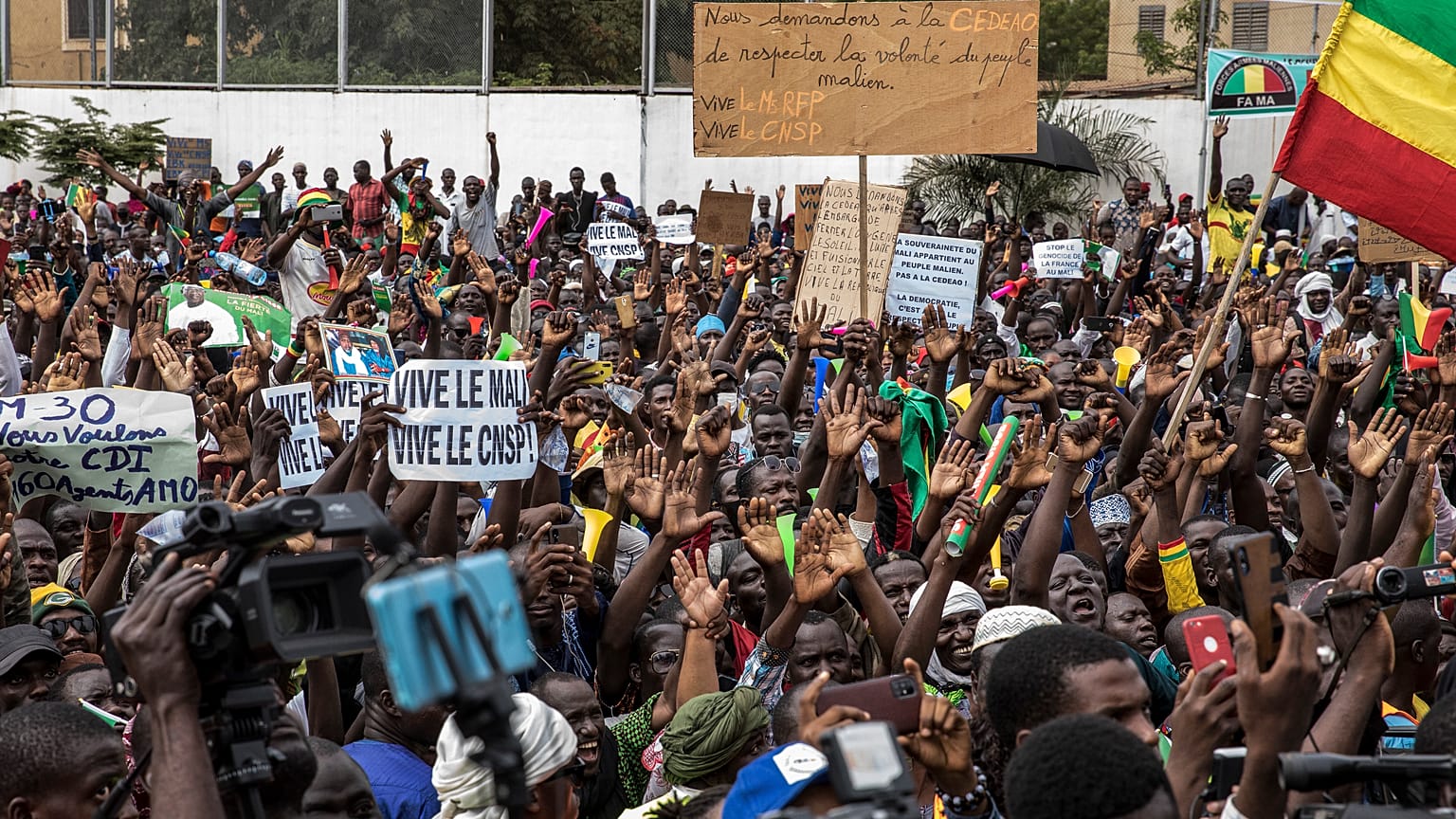 Des manifestants au Mali le 21 août