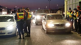کنترل خودروها توسط پلیس در مرز مجارستان