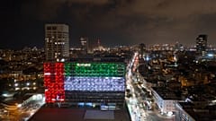 العلم الإماراتي على مبنى بلدية تل أبيب 
