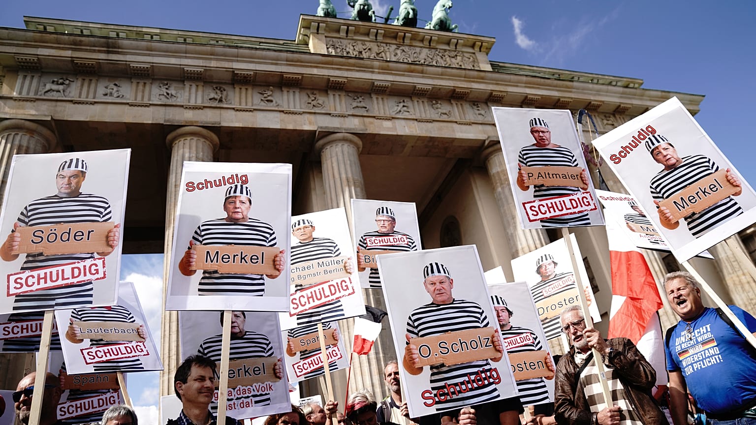 Berlin: feloszlatta a rendőrség a korlátozó intézkedések elleni demonstrációt