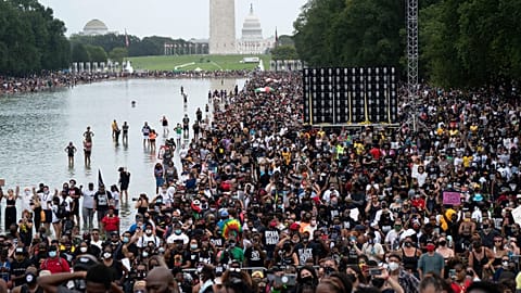 Miles de manifestantes claman en Washington contra la brutalidad policial y el racismo