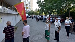 Πολίτες ψηφίζουν στο Μαυροβούνιο