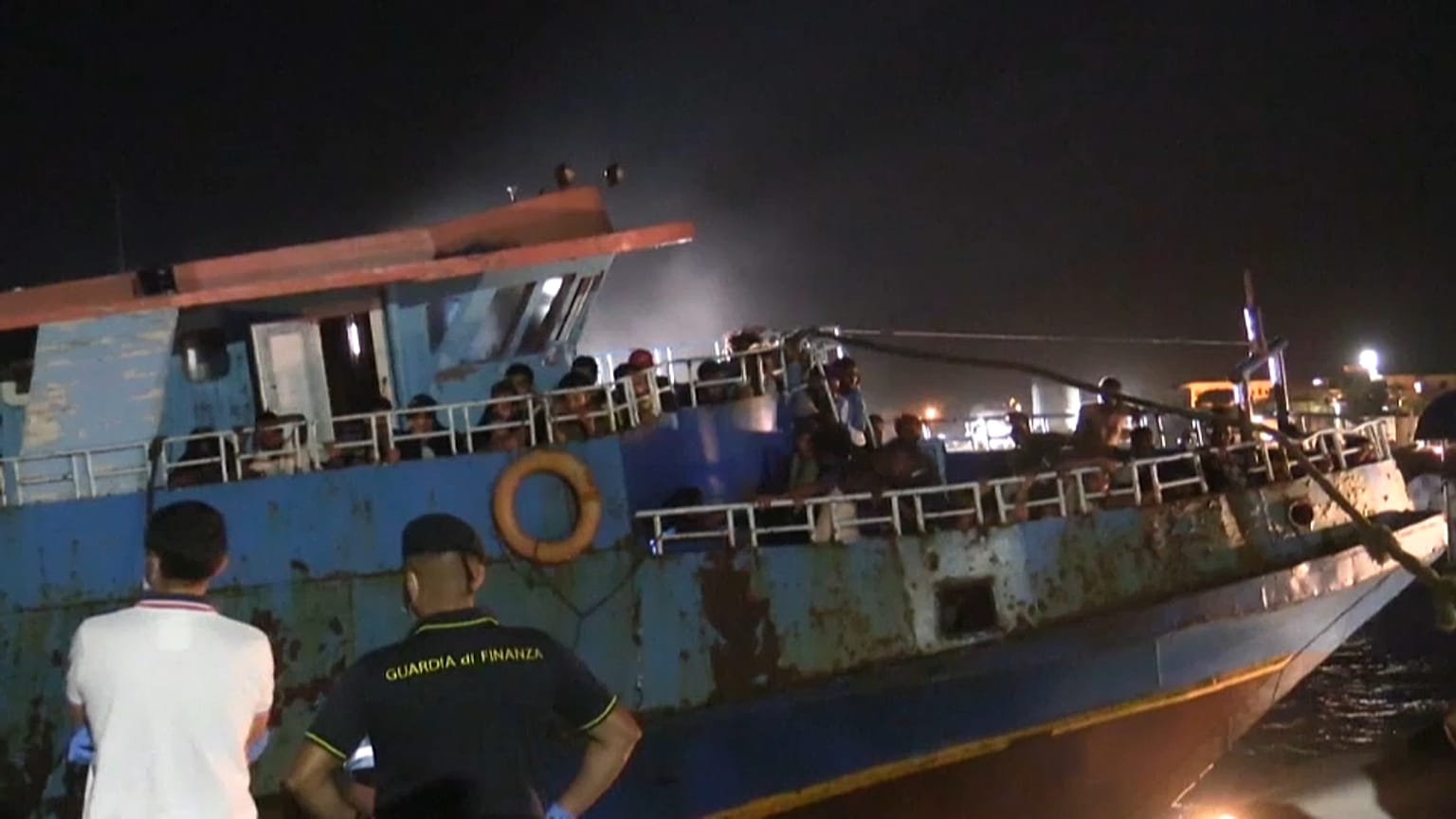 Il peschereccio approdato nella notte a Lampedusa