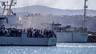 ΜΕΤΑΝΑΣΤΕΣ