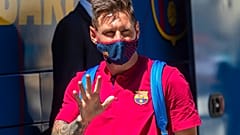  In this Aug. 13, 2020 file photo, Barcelona's Lionel Messi waves as he arrives at the team hotel in Lisbon, Portugal.