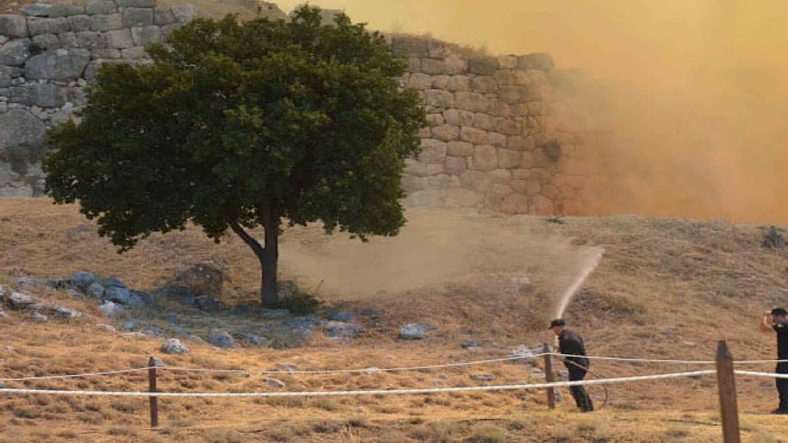 ΠΥΡΚΑΓΙΑ ΣΤΙΣ ΜΥΚΗΝΕΣ