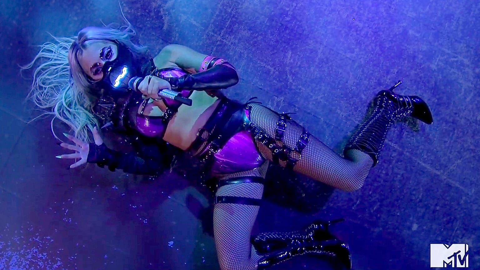 MTV Müzik Ödülleri'nde Lady Gaga'dan maske mesajı