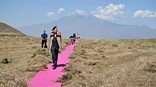 Ağrı Dağı'nda moda defilesi 