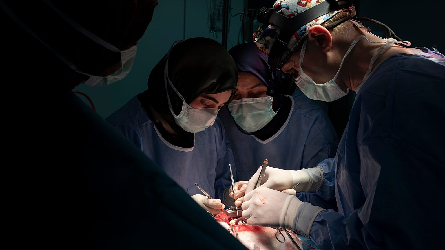 إجراء عملية جراحية على القلب المفتوح