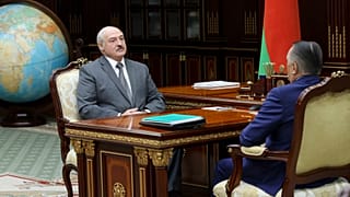 Alexander Lukashenko em reunião com o presidente do Supremo Tribunal da Bielorrússia