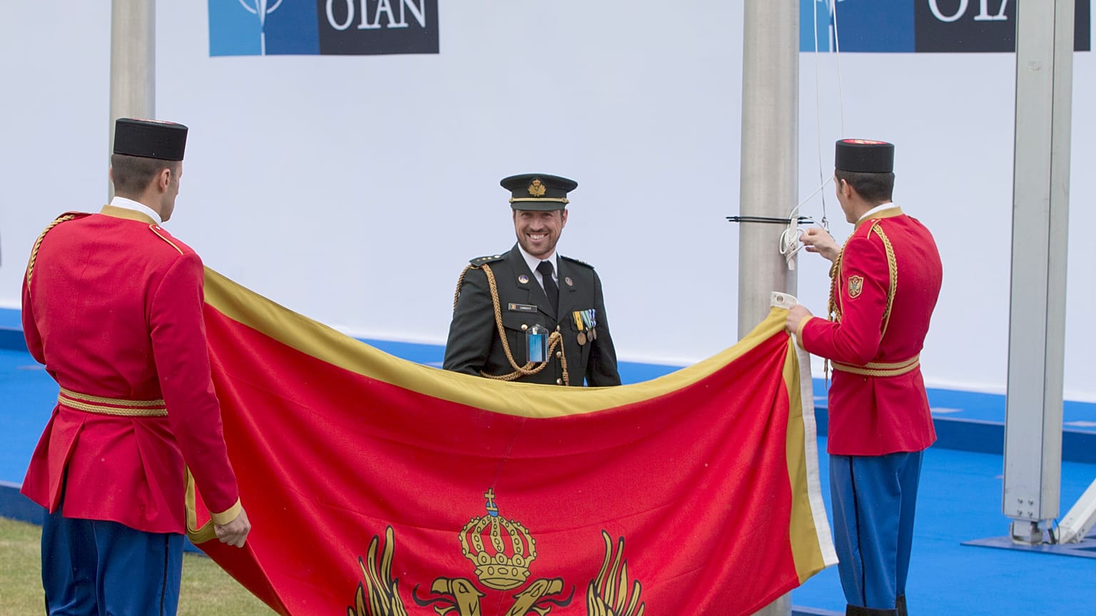 Флаг Черногории в штаб-квартире НАТО в Брюсселе