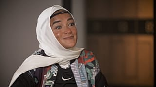 Túlélni a hidzsábot: Exkluzív interjú a maratonfutó női jogi aktivistával, Manal Rostommal