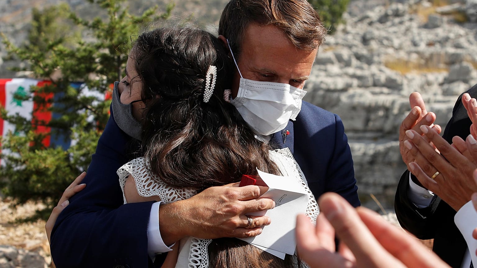Fransa Cumhurbaşkanı Emmanuel Macron ile patlamananın kurbanlarından Tamara Tayah 