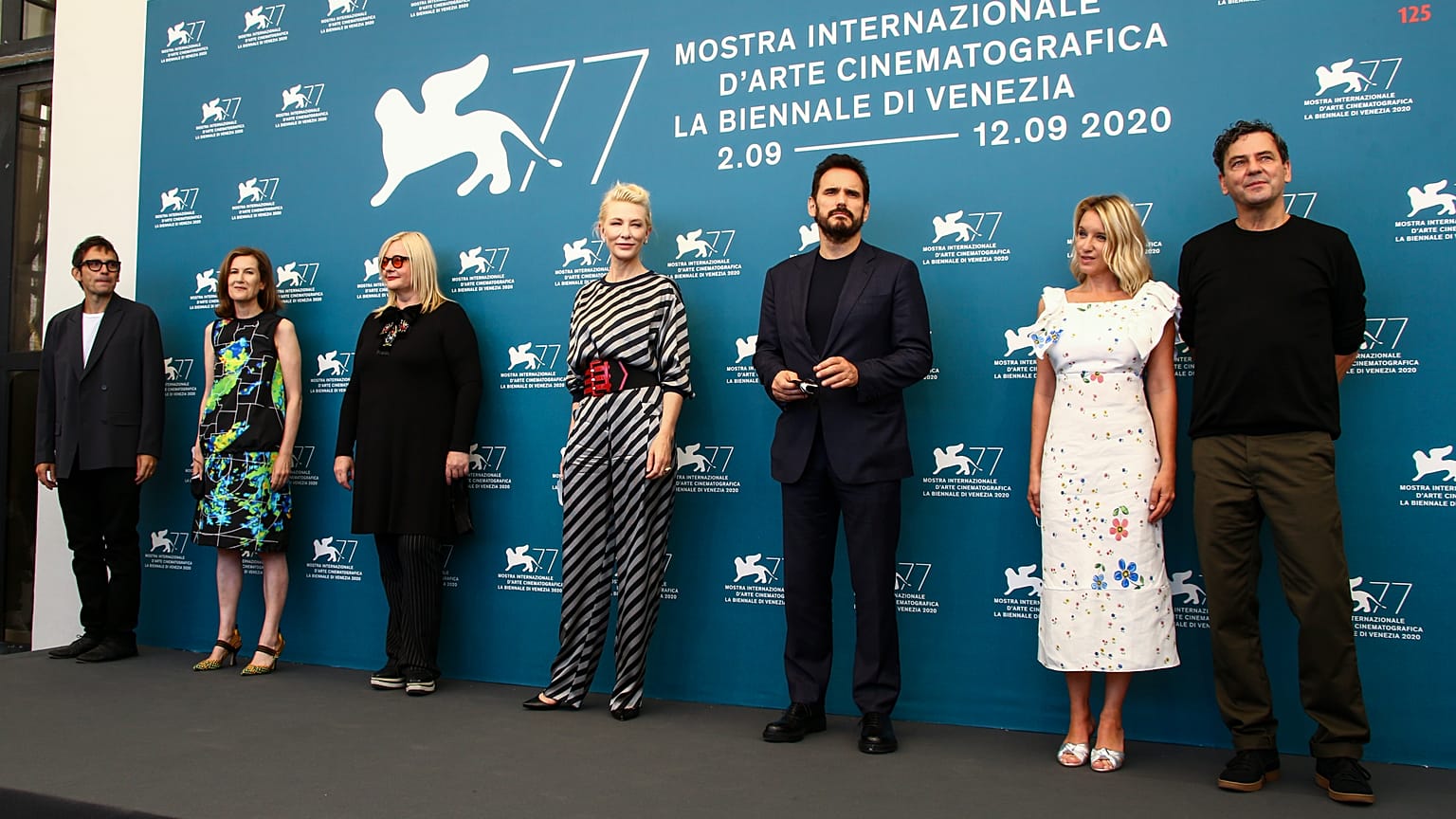 Mostra de Venise : les membre du jury et la présidente Cate Blanchett lors de l'ouverture, le 2 septembre 2020