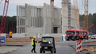 Tesla'nın Almanya'ya kurduğu elektrikli araç fabrikası