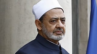 شيخ الأزهر أحمد محمد الطيب في زيارة إلى باريس، 24 مايو / أيار 2016