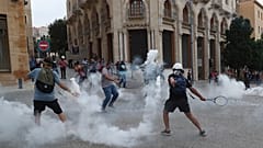 جانب من مظاهرة مناهضة للحكومة اللبنانية بالقرب من ساحة البرلمان في بيروت، الثلاثاء 1 سبتمبر 2020