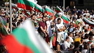 Manifestantes cercaram a Assembleia Nacional em Sófia