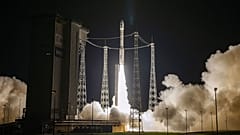 Décollage de la fusée Vega depuis le pas de tir de Kourou en Guyane, le 3 novembre 2020