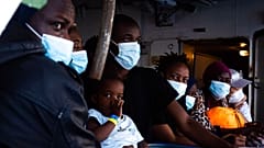 Hotspot auf Lampedusa: Migranten werden auf fünf Schiffe umquartiert