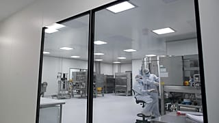 Az Oxfordi Egyetem és az AstraZeneca közös védőoltásának fejlesztése egy argentín laboratóriumban