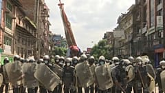 Nepal'de Covid-19 önlemleri protesto edildi 