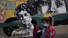 Parigi fra le città in cui è stato generalizzato l'obbligo di portare la maschera