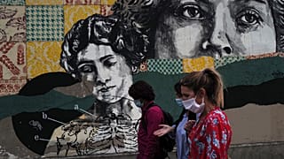 Parigi fra le città in cui è stato generalizzato l'obbligo di portare la maschera
