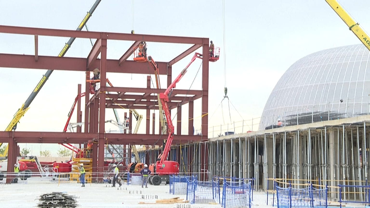 Vista de las obras de construcción del nuevo hospital para enfermos de COVID-19