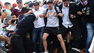Dover si divide sui migranti