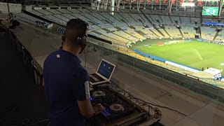 شاهد.. "DJ" بدلاً من الجمهور في ملاعب الكرة البرازيلية لمزيد من الحماس